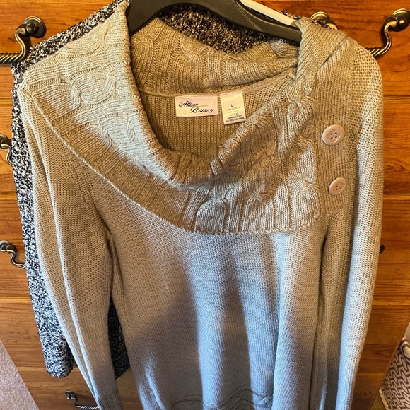 Sweaters - Picture 3 of 6